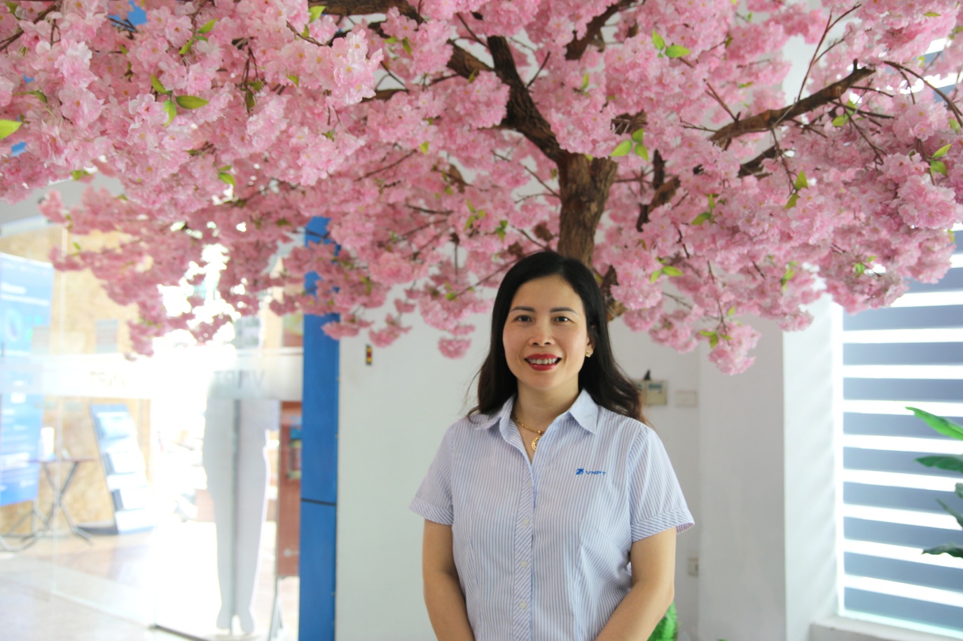 Gương sáng “Giỏi việc nước, đảm việc nhà” Gương sáng “Giỏi việc nước, đảm việc nhà”